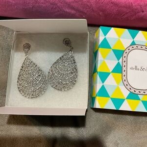 Stella & Dot Thea Lace Chandeliers Earrings in Silver
